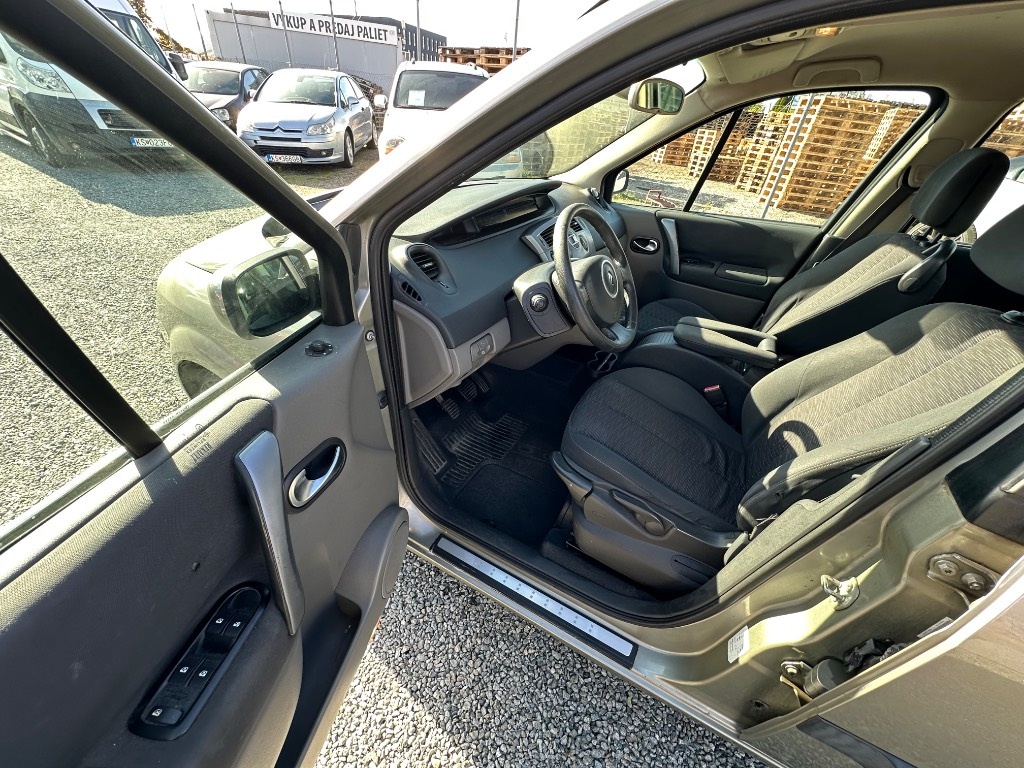 Renault Grand Scénic 1.9 Tdi 7-miestne - 7