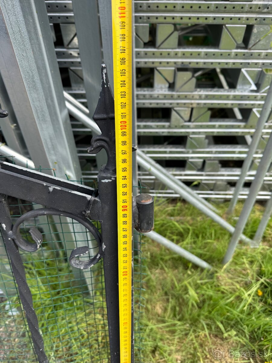 Masívna kovaná brána , plot, bránka - 7