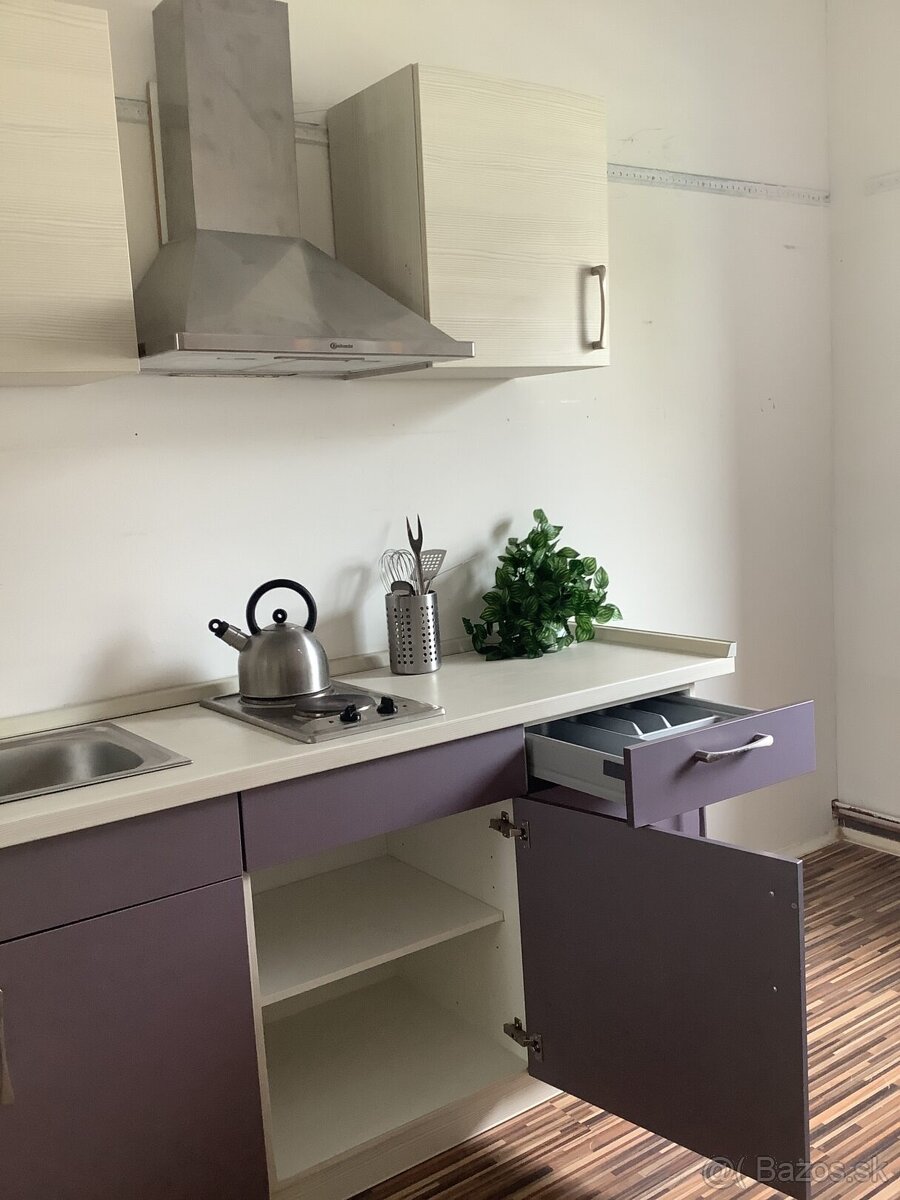 Moderná kuchyňa vo fialovom odtieni MOLLY - 7