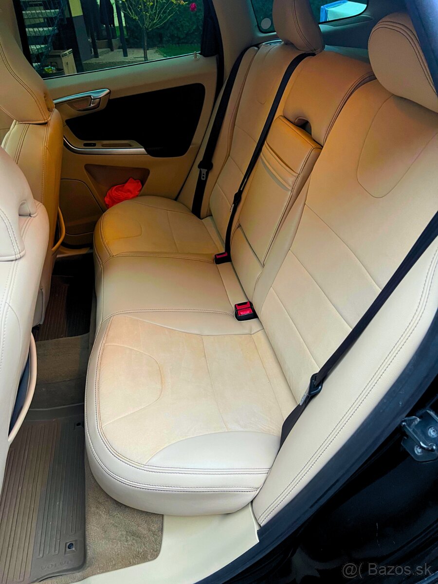 Volvo XC60 D5 (151kW) AWD, 1/2010, AT/6 - 7