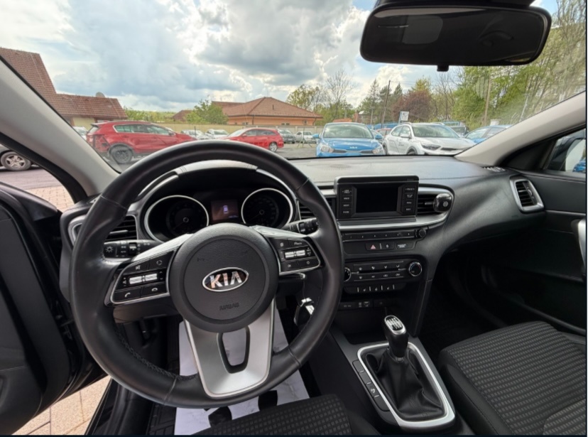 Predám auto značky Kia Cee'd SW - 7