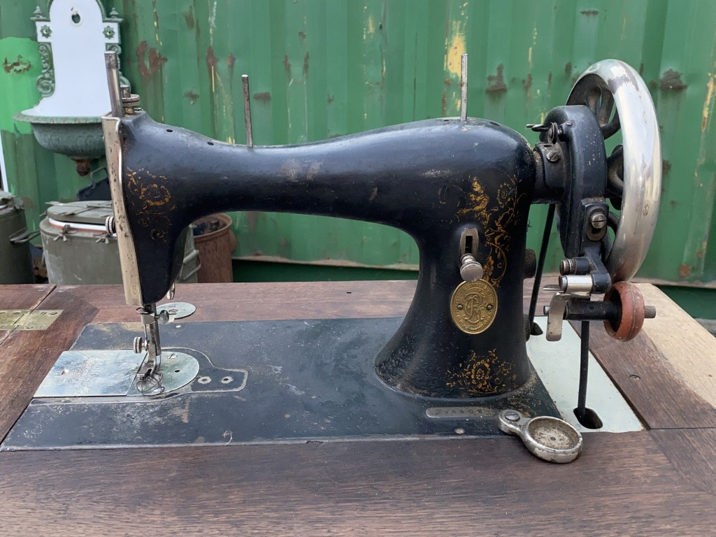 zaujímavá šijaca mašina Singer - 7