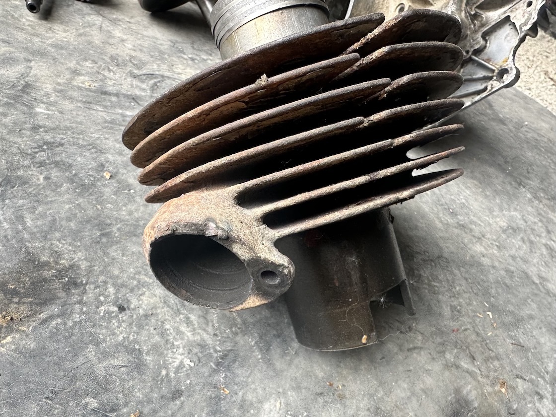 Predám DIELY motora ČZ 250/455 - 7