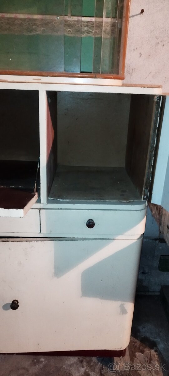 Starodávny kredenc - 7