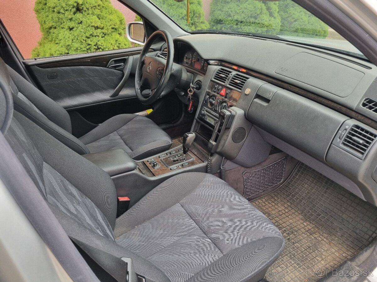 MERCEDES BENZ W210 E320 CDi ROK-2000 - 7