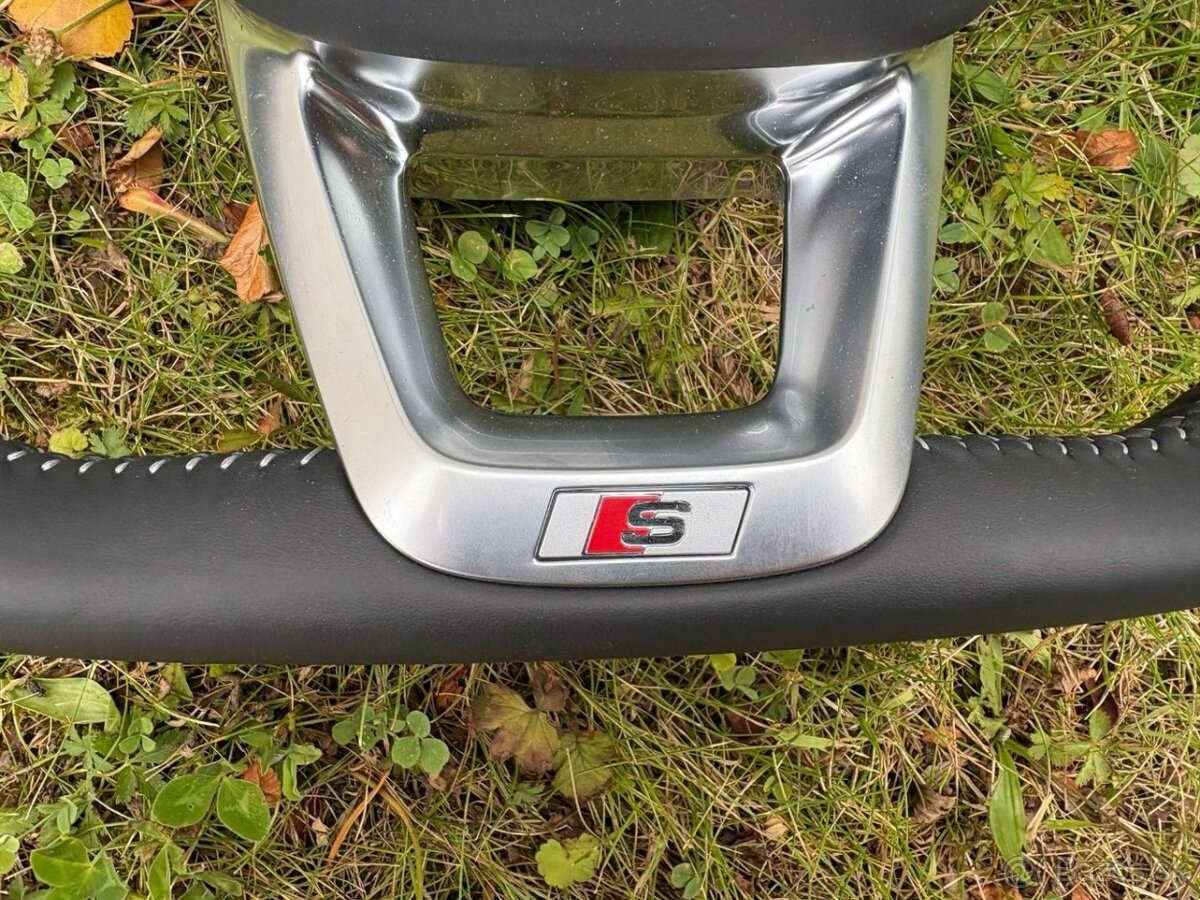 AUDI ŠPORTOVÝ VYHRIEVANÝ ZKOSENÝ PERFOROVANÝ VOLANT - 7