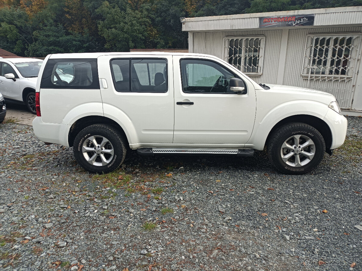 Nissan Pathfinder, 140kw,4x4,s.kniha,7míst.manuál - 7