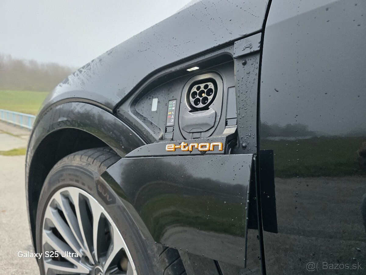 Audi e-tron 55 S-LINE 300 kW 408PS Quattro, Panoráma,Matrix - 7