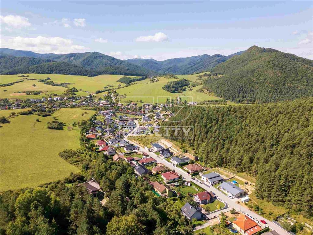 STAVEBNÝ pozemok na predaj v obci Pružina - 7