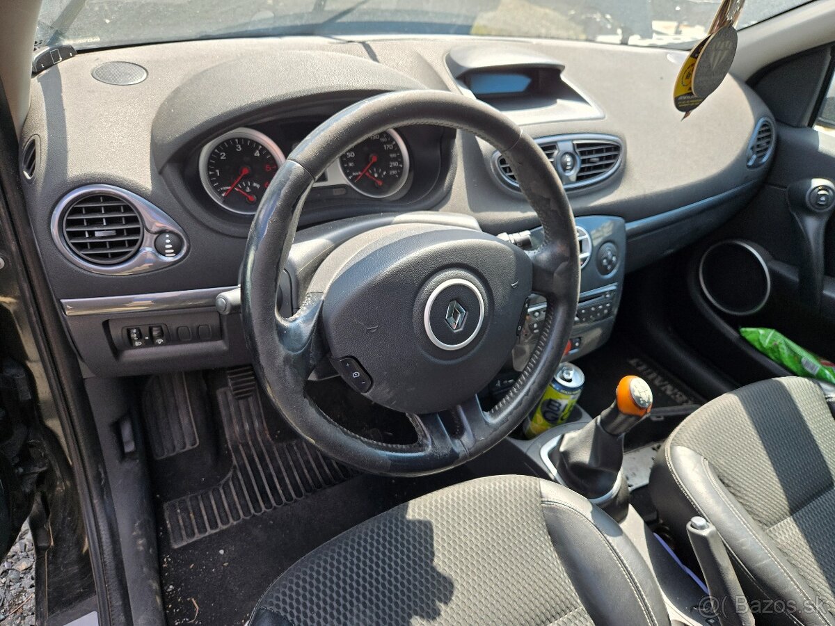 Renault Clio 1.5 dCi...pokazené - 7