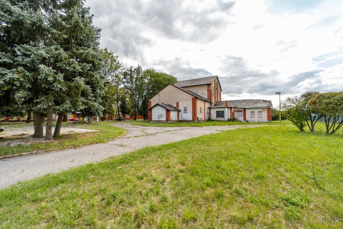 Ponúkame na predaj budovu / skladový priestor v Strážskom - 7