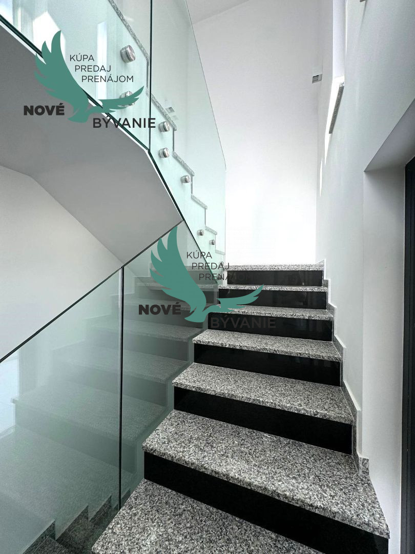 Luxusná novostavba vila s bazénom blízko mora a výhľadom na - 7