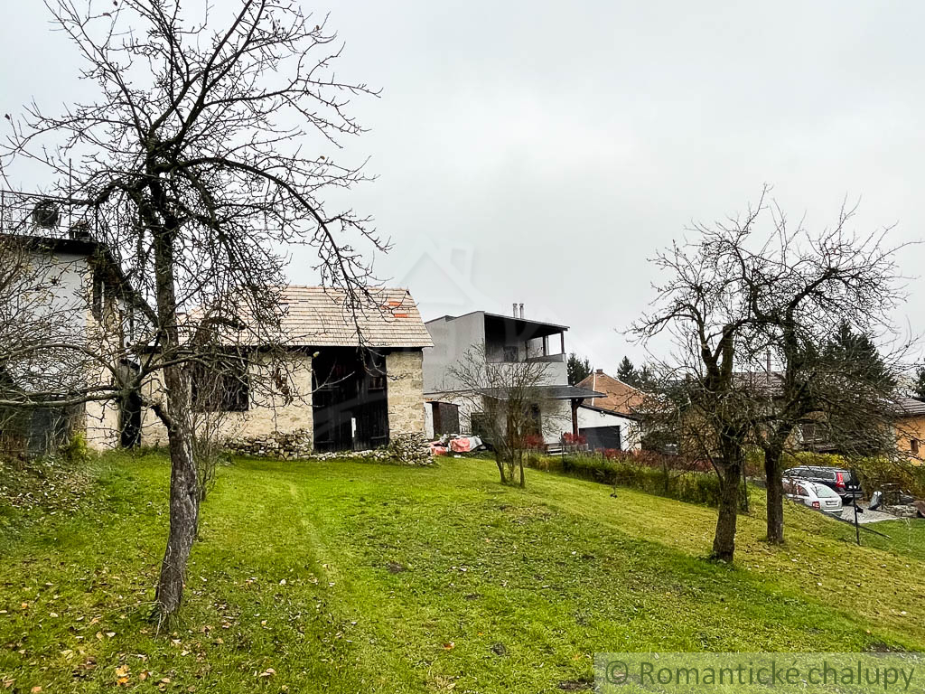 Rodinný dom / chalupa s veľkou záhradou v tichej obci Horn - 7