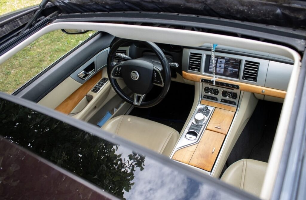 Jaguar XF 2.2D Premium Luxury - 7