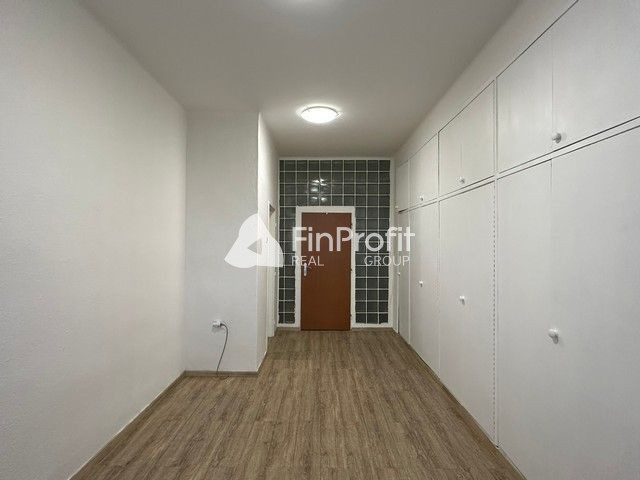 Kancelárske priestory s umývadlom na prenájom - od 18 m2, Bo - 7