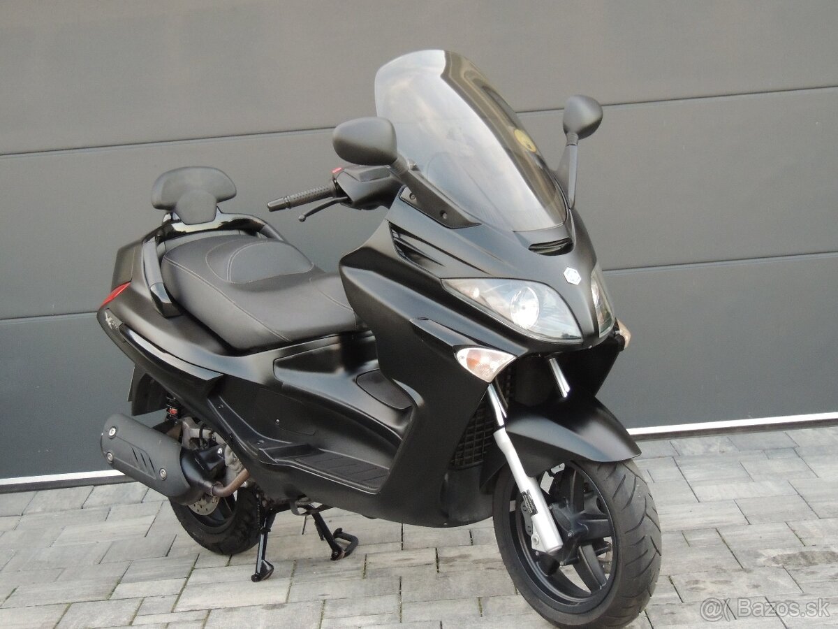 PIAGGIO X EVO 125 2015 20 tis.km - 7