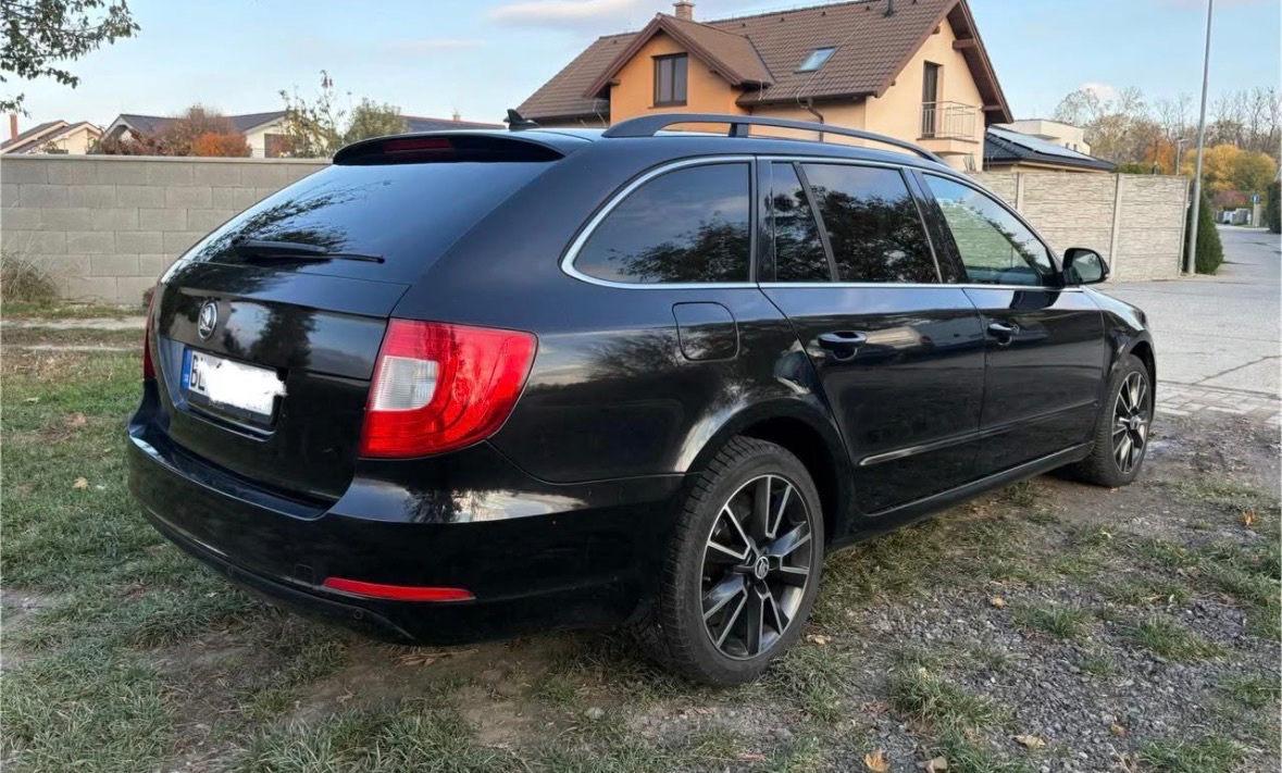 Predám Škodu Superb 2010 Combi - 7