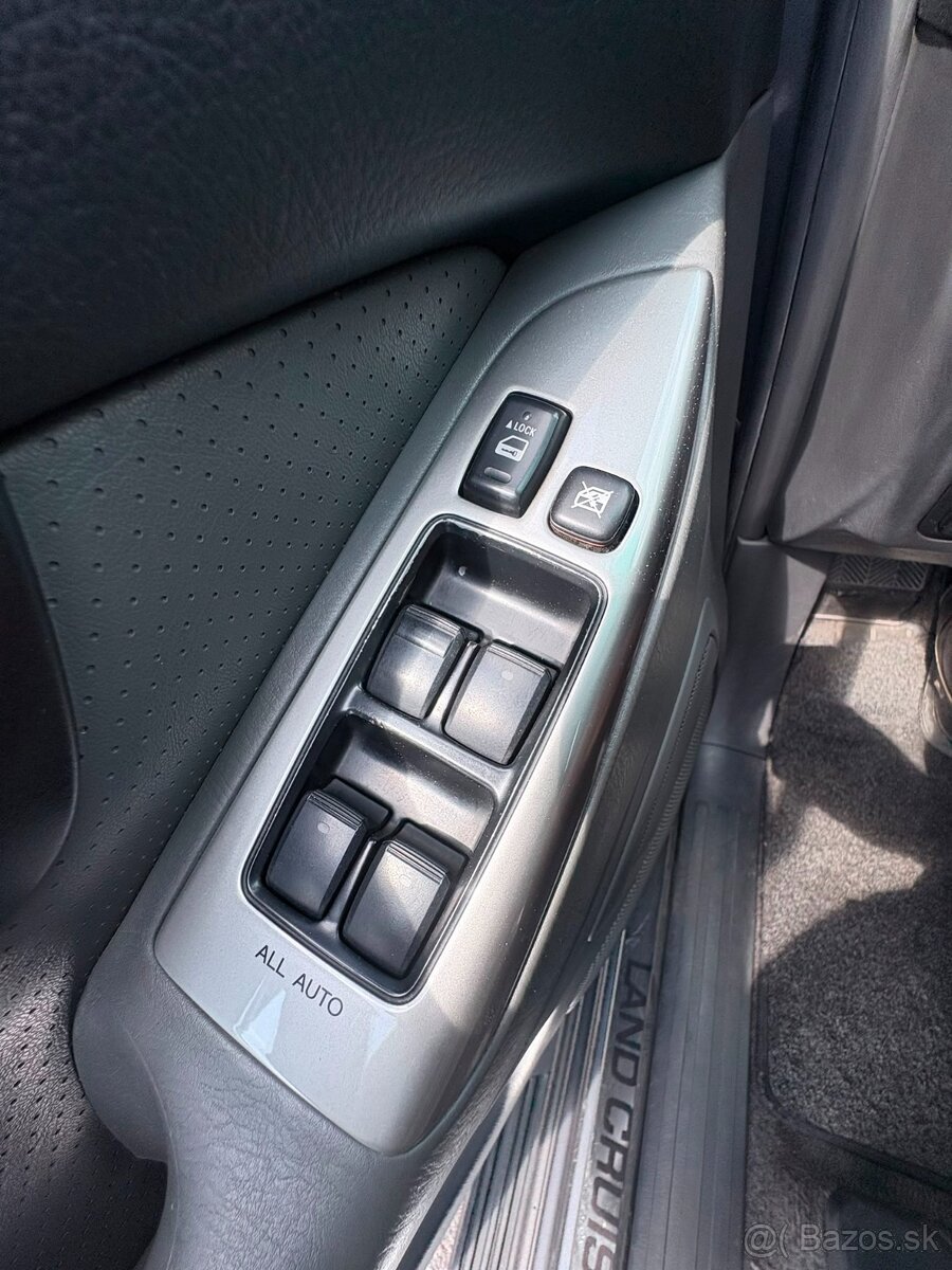 Toyota Land cruiser 120,5dver, 8miest - 7