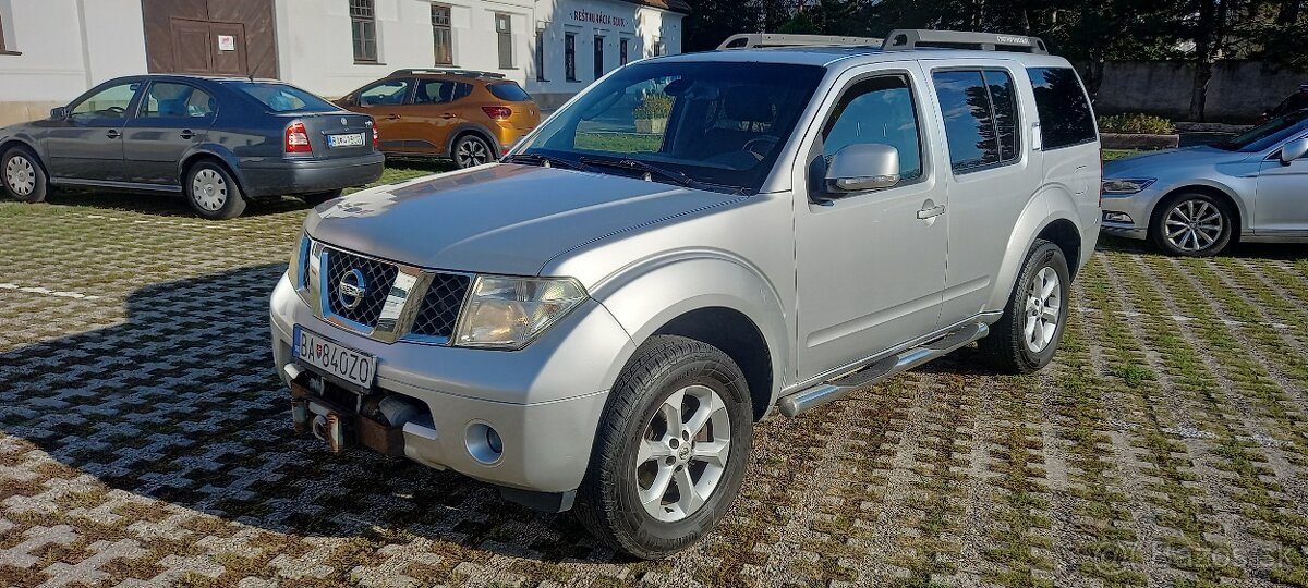 Nissan Pathfinder 2.5D 2009 4x4 - 7