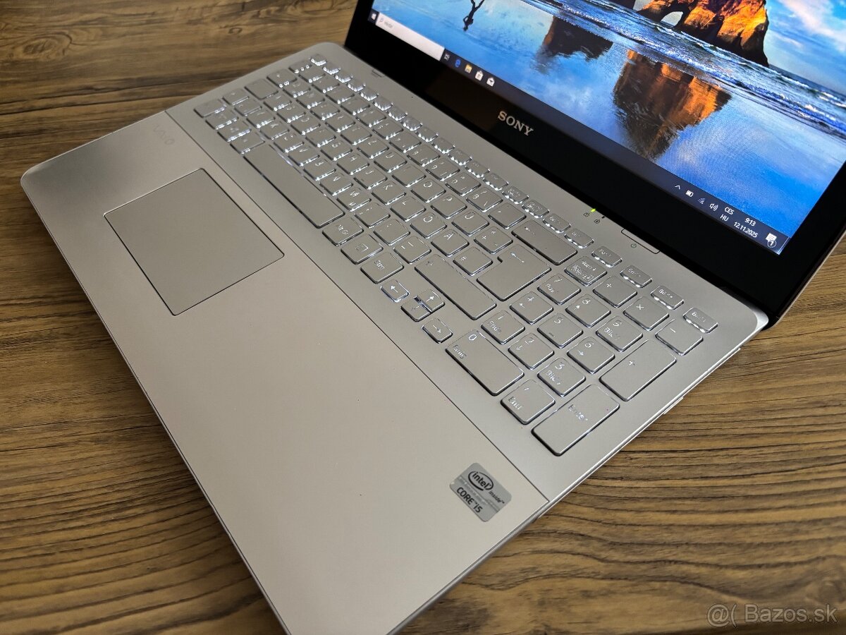 15.6"/Notebook/i5-3337/8GB RAM/750GB HDD/2x Grafická karta - 7