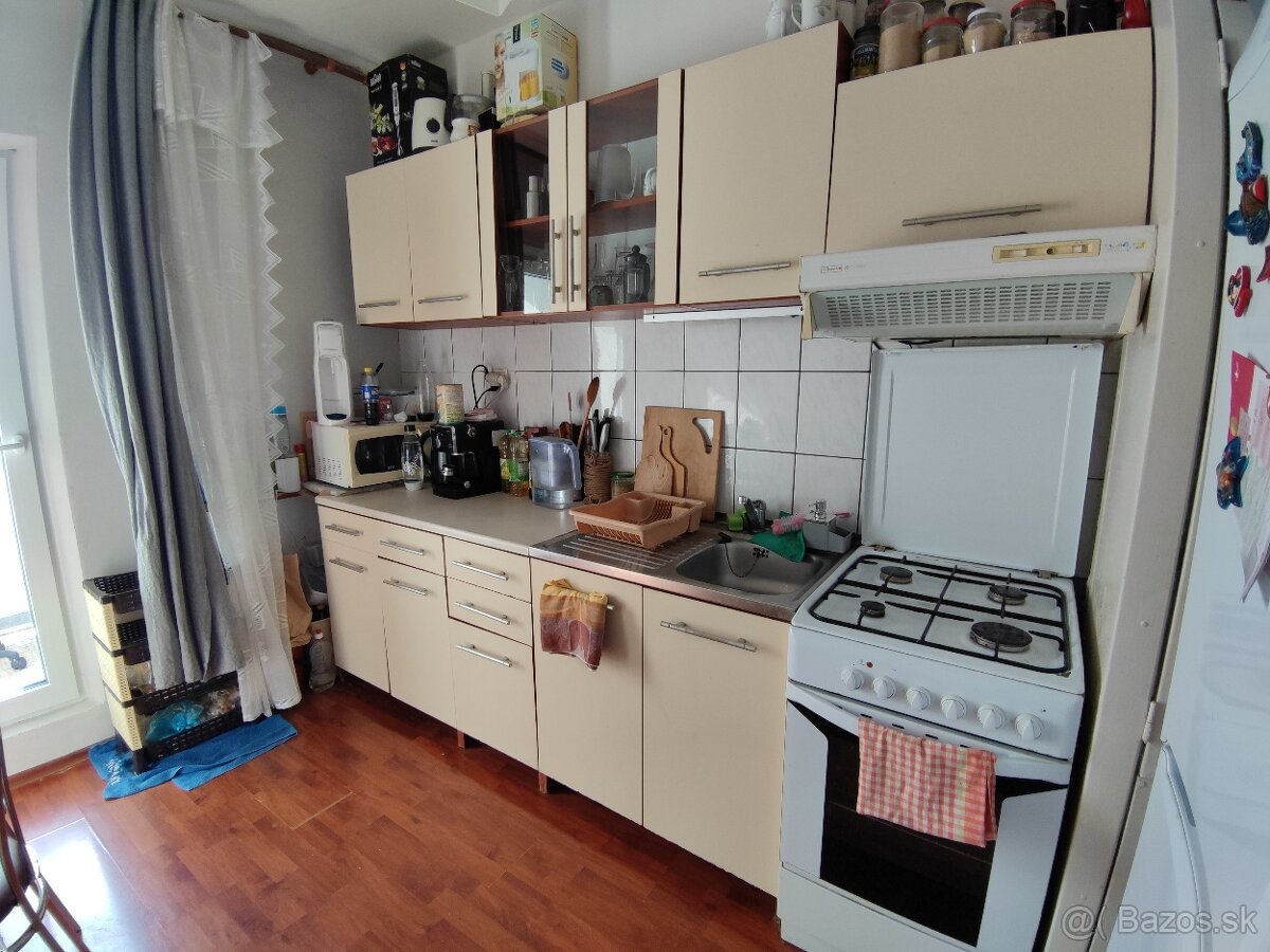 Prenájom izby v zariadenom 3i byte-súkromie- Sásova - 7