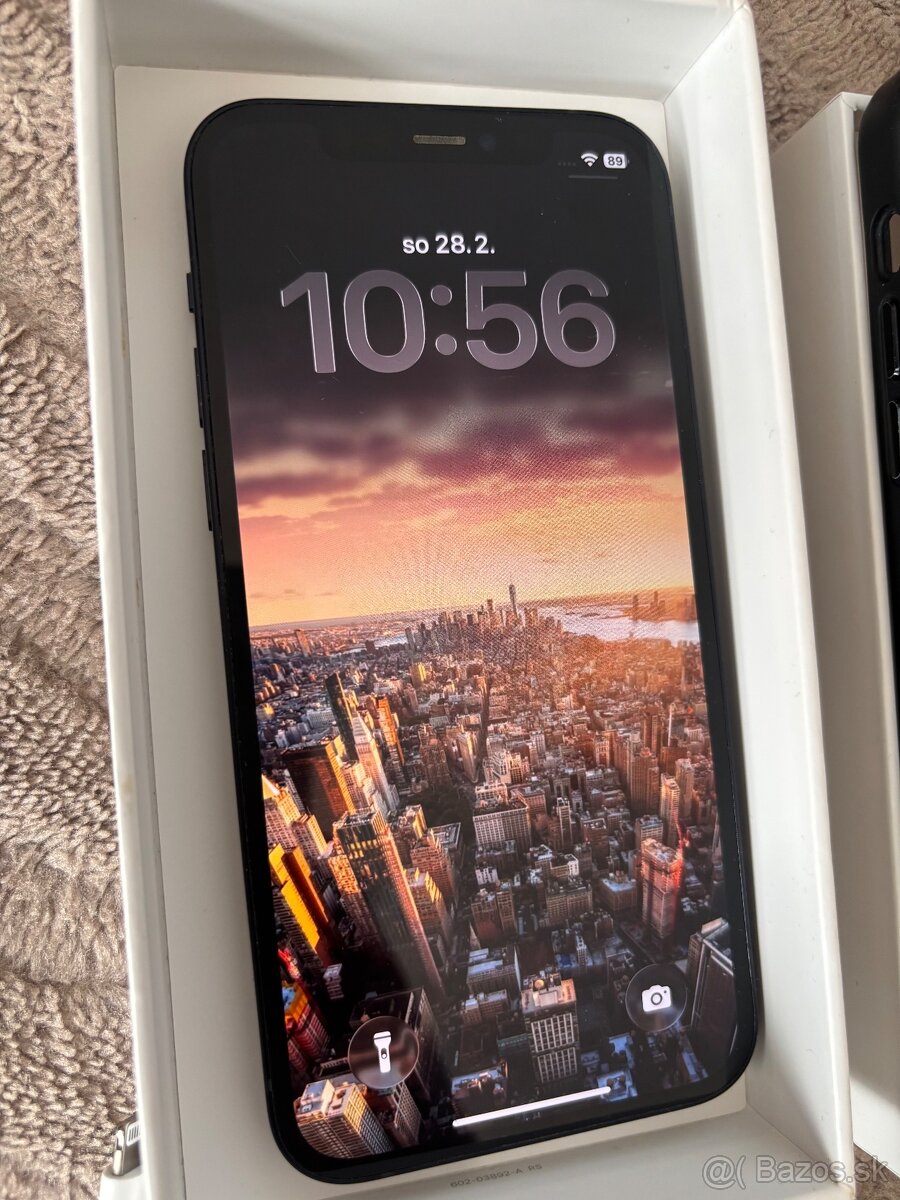 Predám IPhone 12 - 7