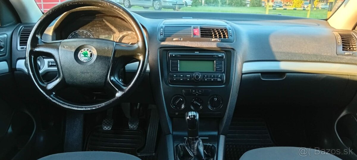 Škoda Octavia 2 1.6 benzín 75kw - 7
