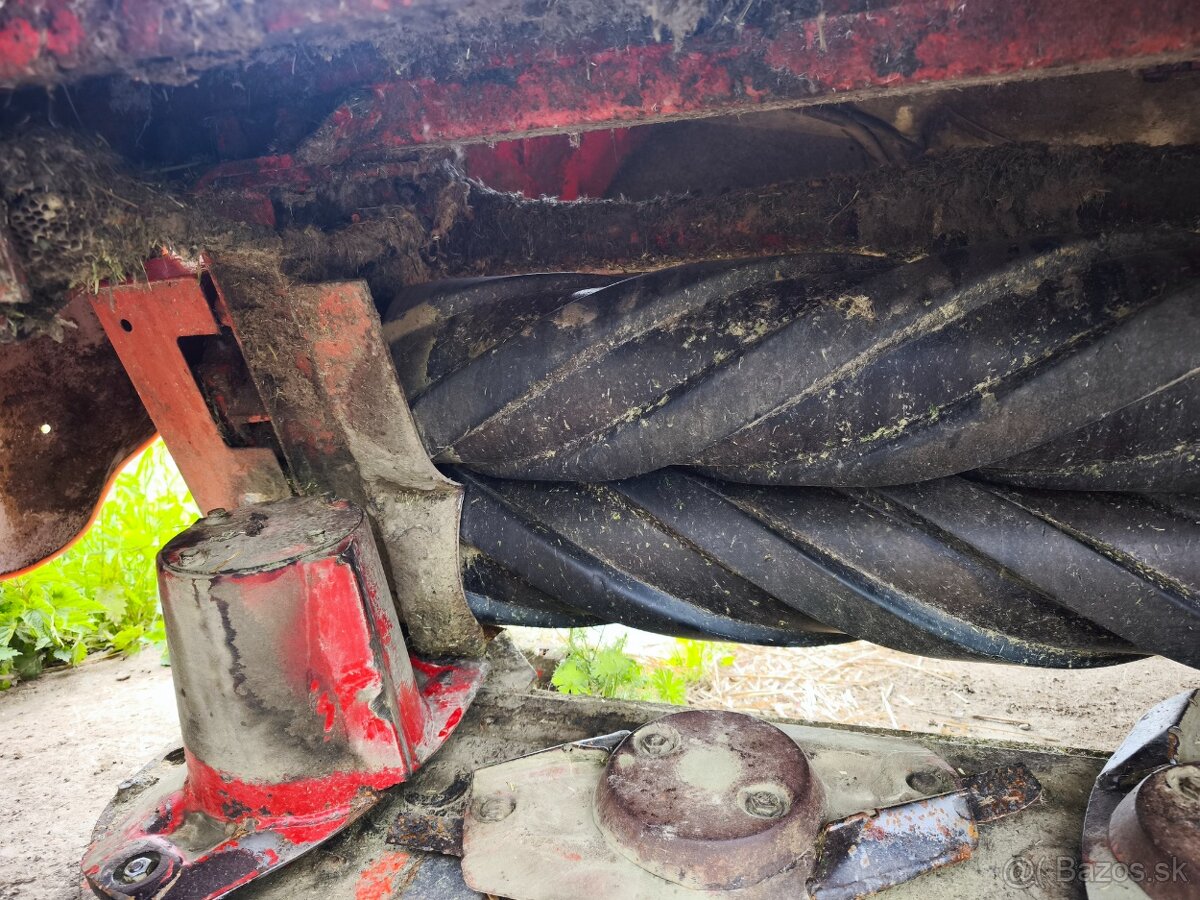 Prodám čelní sekačku KUHN FC 313 RF, rok 2013 v dobrém stavu - 7