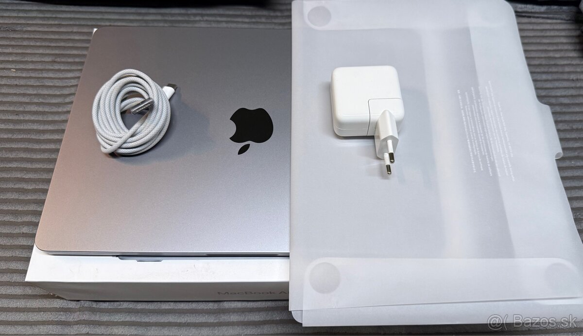 MacBook Air M2 (2022) - 16GB RAM | 256 GB SSD - 7