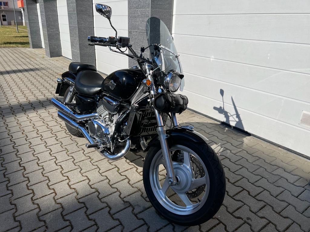 Predám Honda Magna VF750c - 7