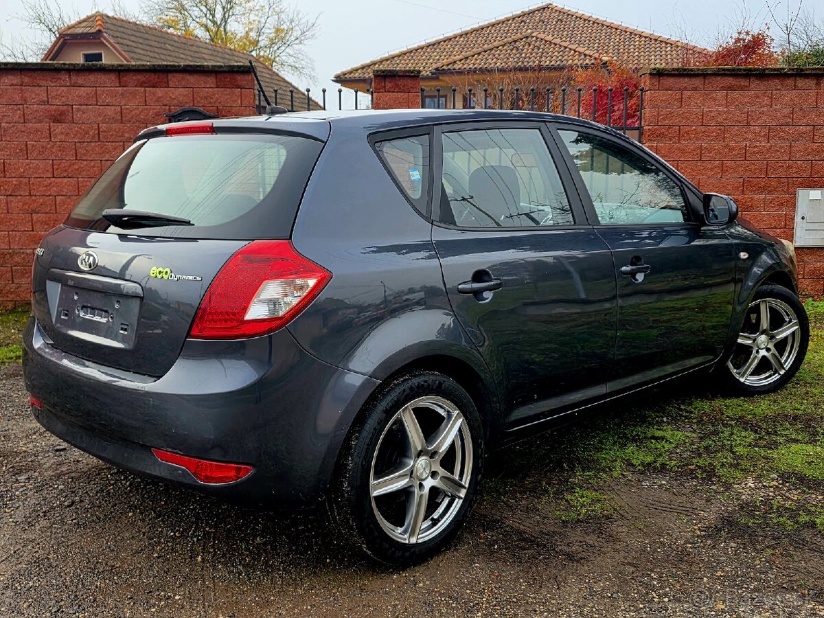 Kia Ceed 1.4 CVVT • Facelift 2011 • 172 tisíc KM • Nová STK - 7