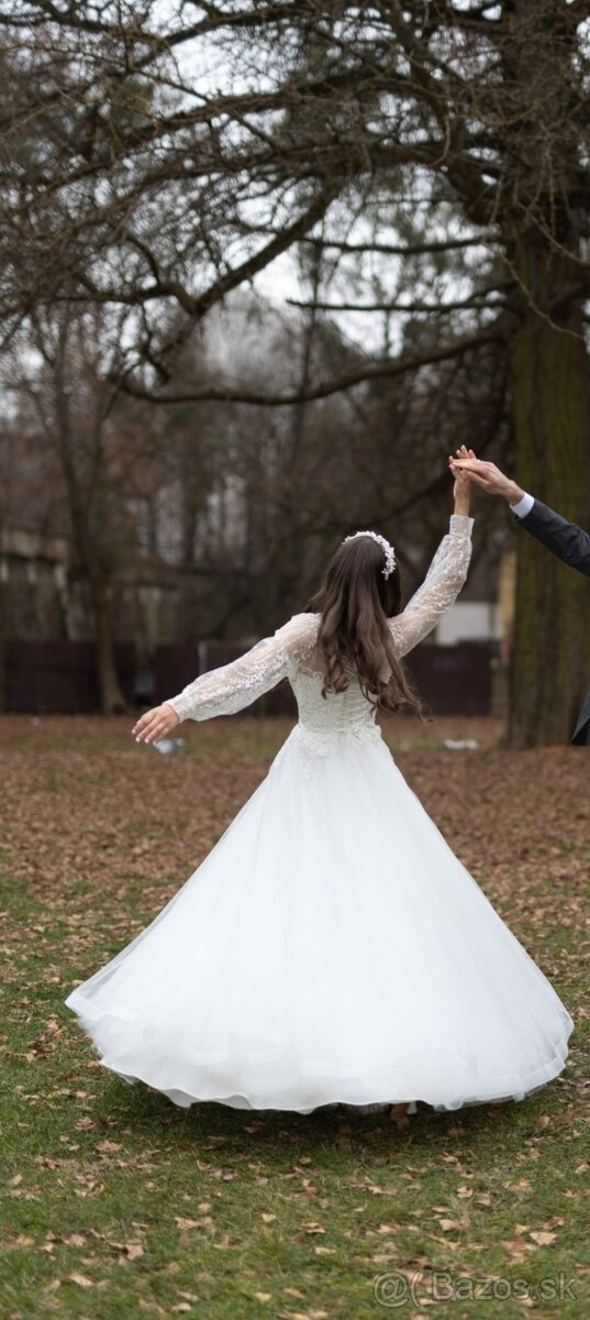 Biele nadýchané svadobné šaty - 7