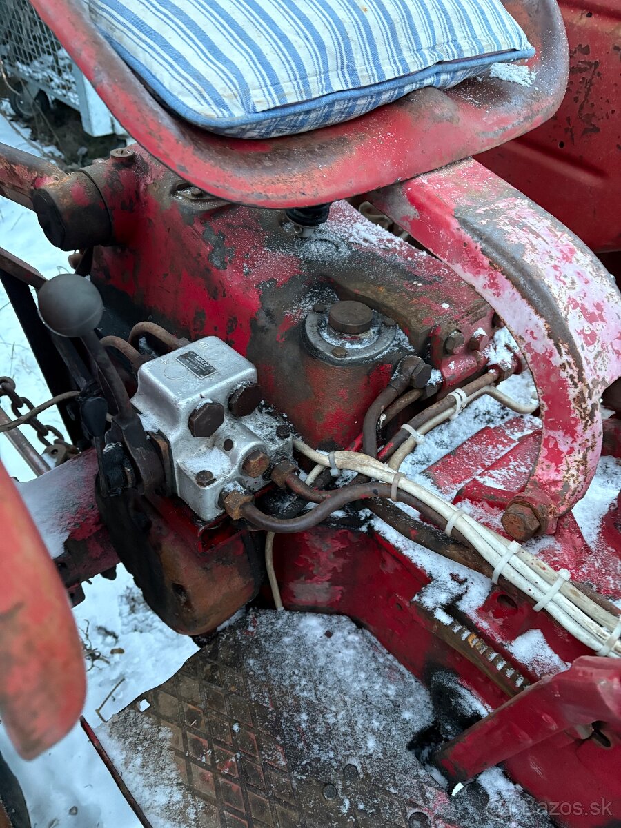 Predám 2x traktor McCormick 439, 40koni - 7