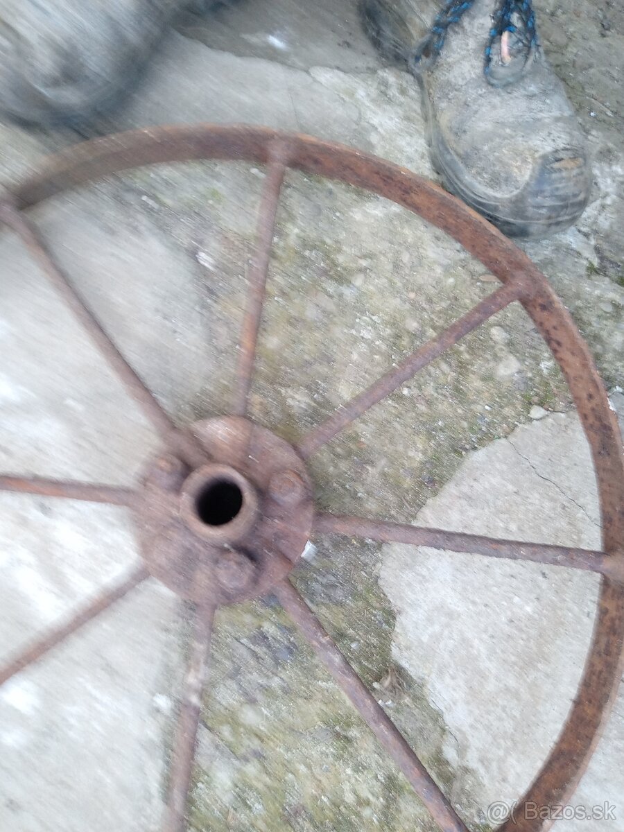 Staré koleso na dekoráciu - 7