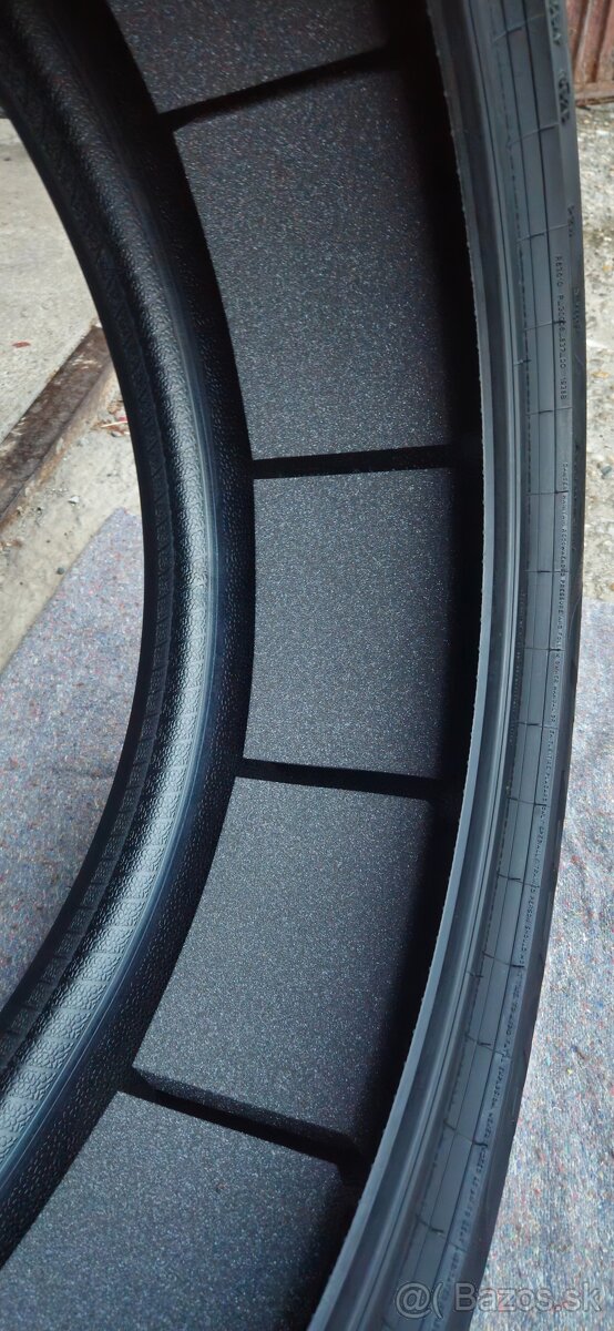 Predám pneu Pirelli 255/40 r21 - 7