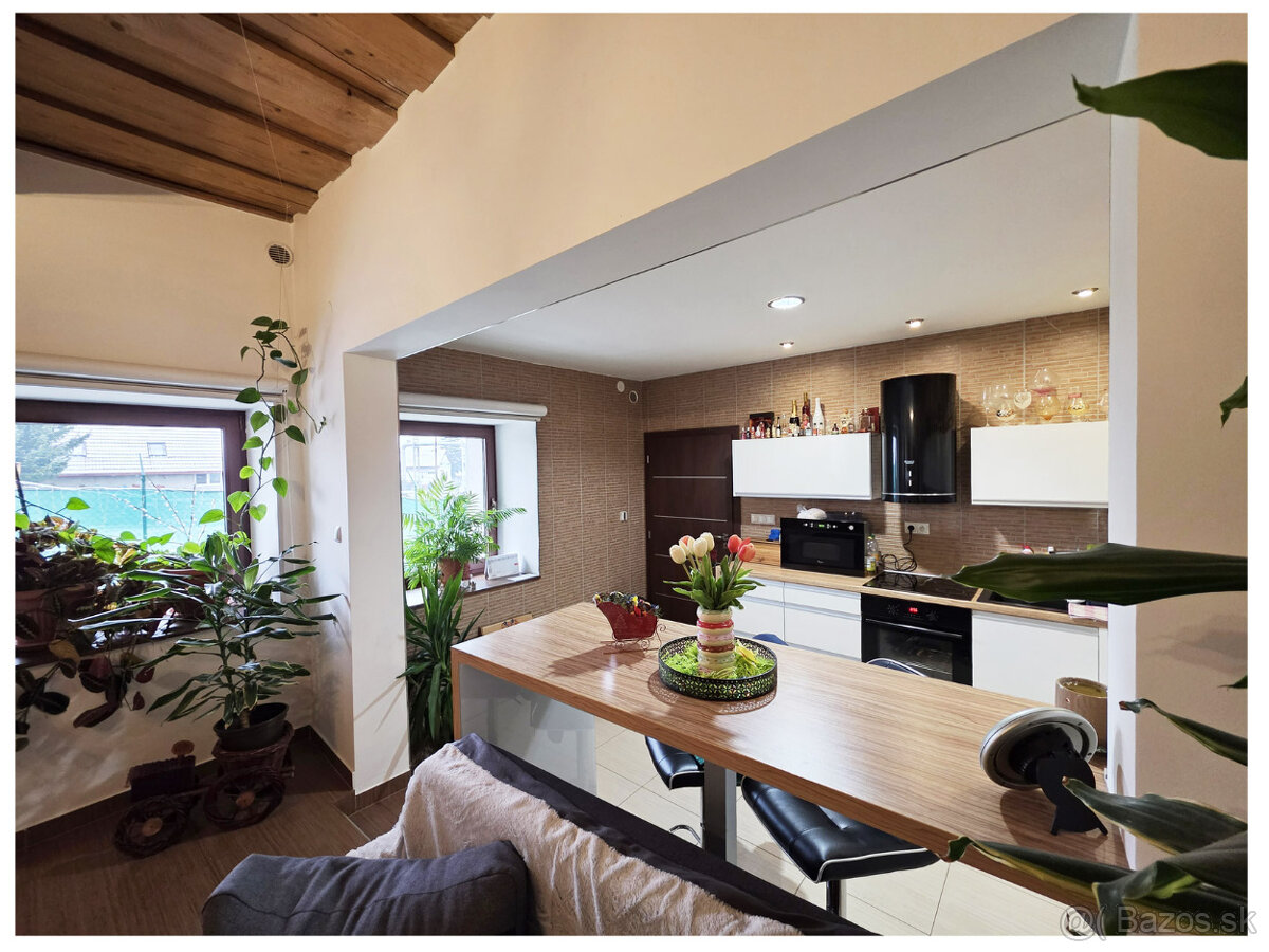 2 RODINNÉ DOMY / JEDEN POZEMOK / PREDAJ / ZVOLEN - 7