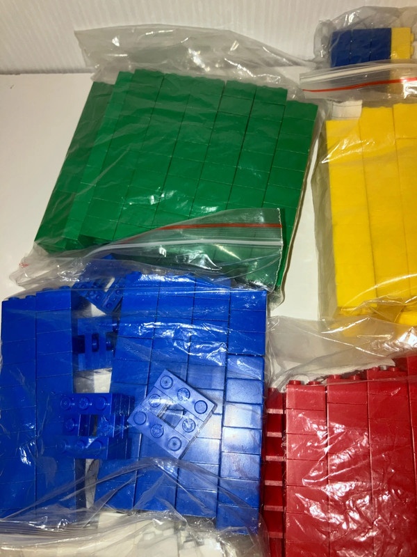 Vyse 1200 ks dielikov, kociek zn. Mega Blocks - 7