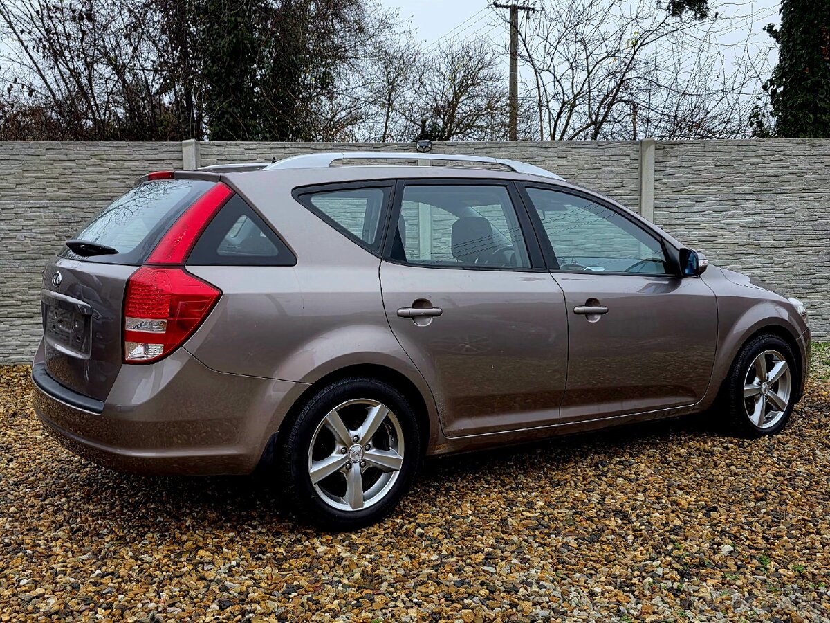 Kia Ceed SW • 1.4i • Facelift 2011 • 59 tisíc KM • Nová STK - 7