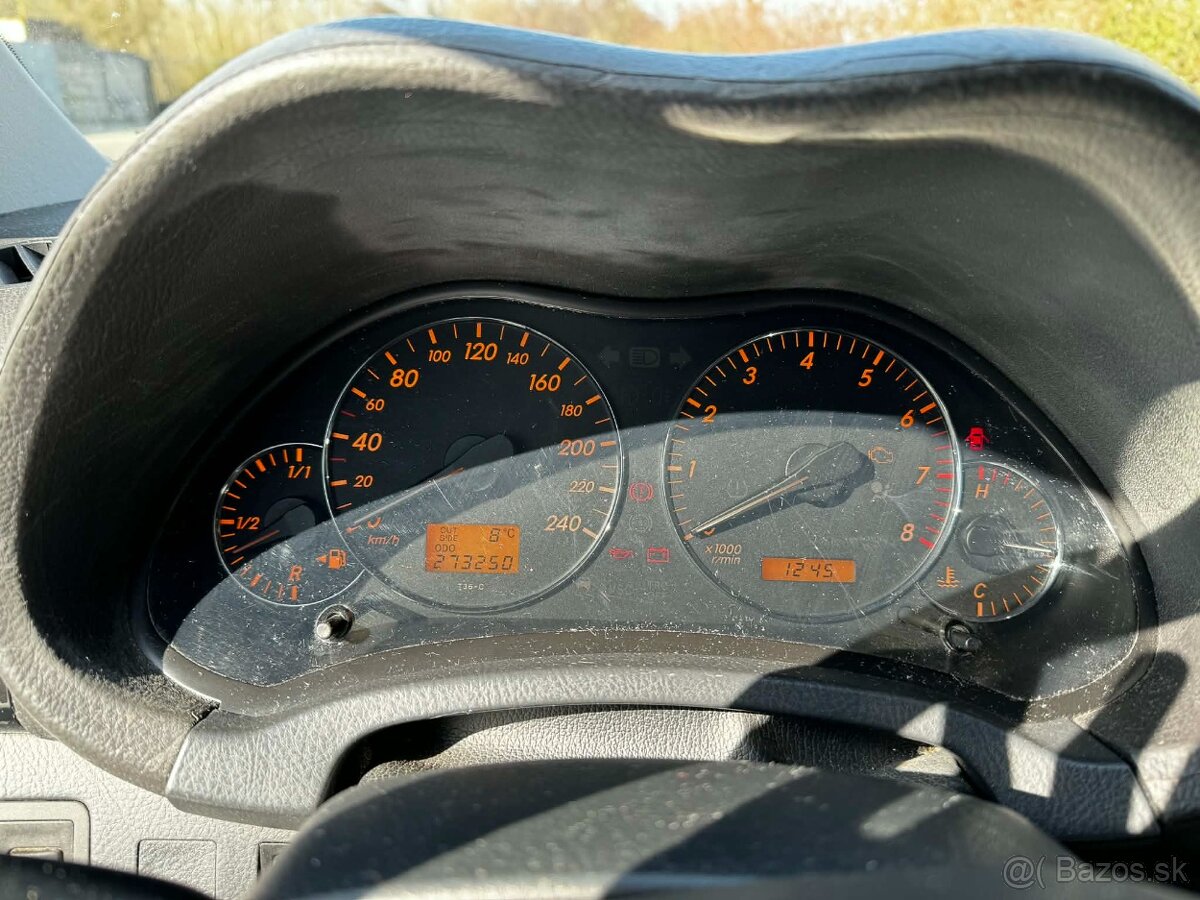 2004 Toyota avensis - 7