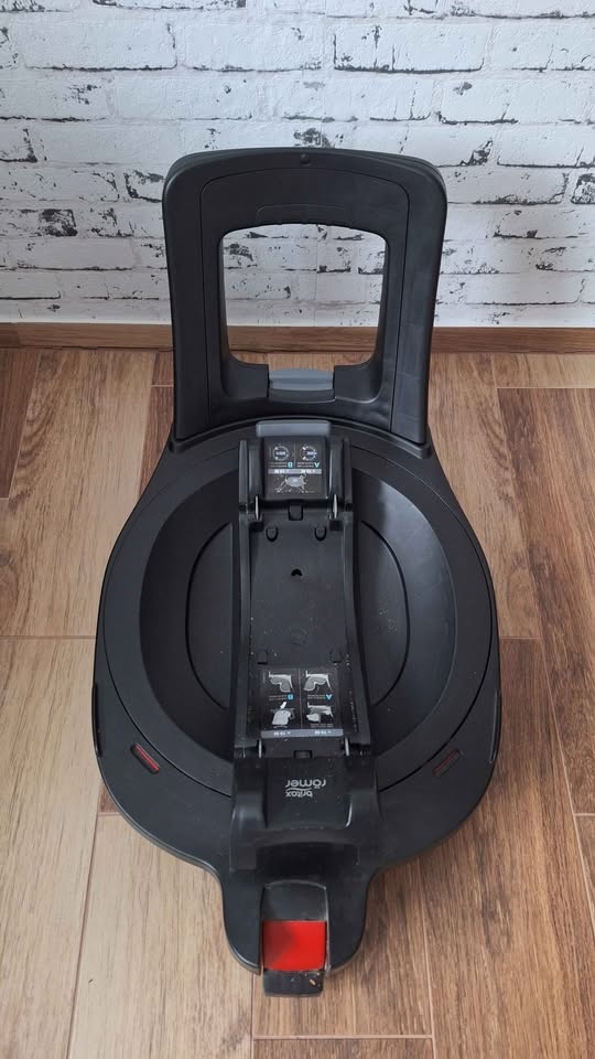 Britax Romer Baby Safe 3, i-size + otočná základňa - 7