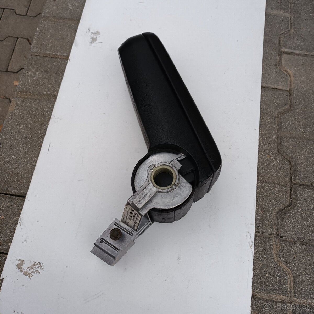 Predám kožennu laktovu opierku original VW - 7