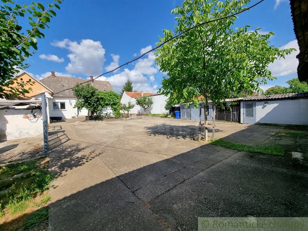 5 izbový rodinný dom s dvomi bytovými jednotkami na veľkom - 7