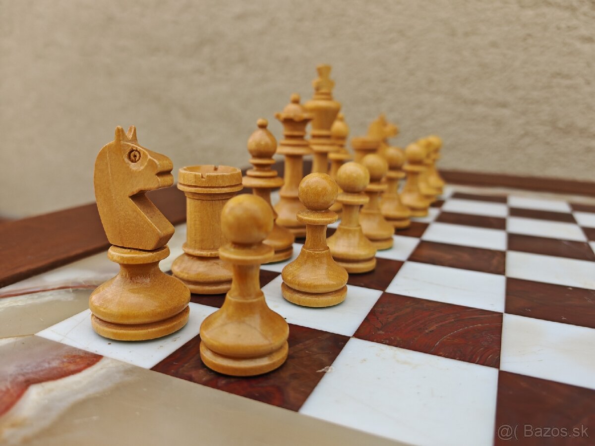 Šachový stolík s dreveným šachom - 7