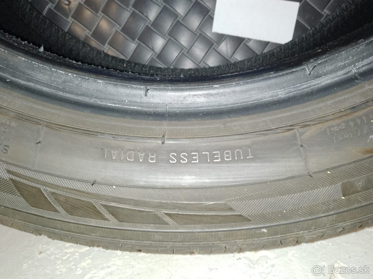 Maxxis bravo 215/55 R17 - 7