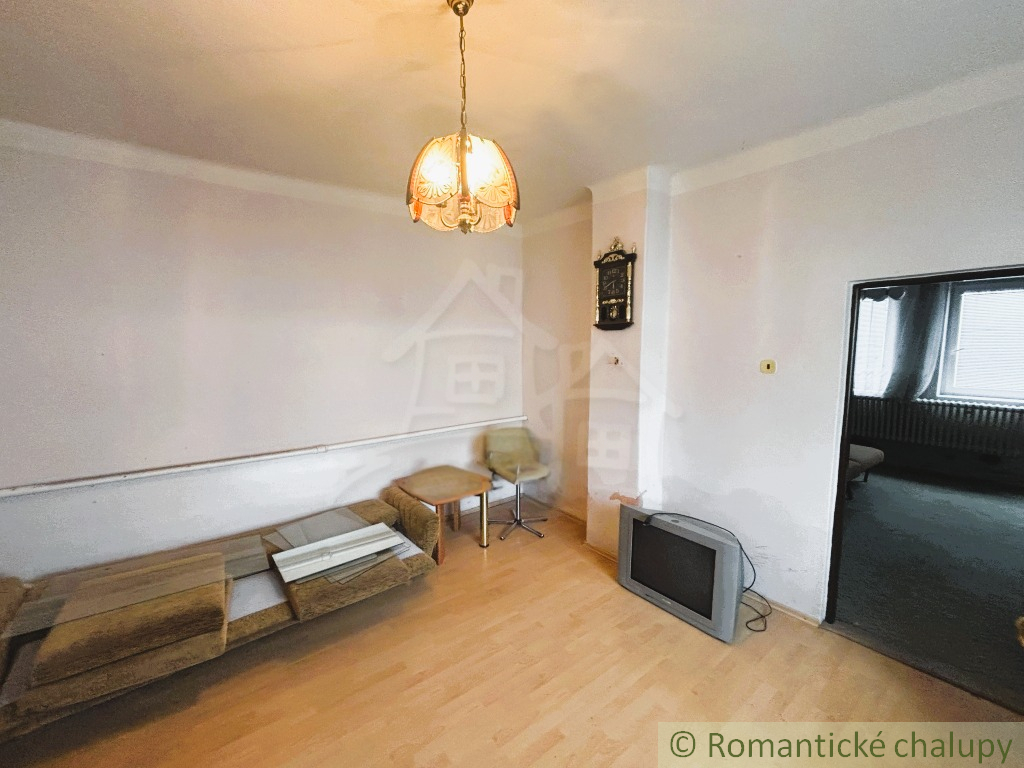 3-izbový rodinný dom s garážou v centre obce Jakubov , okr - 7