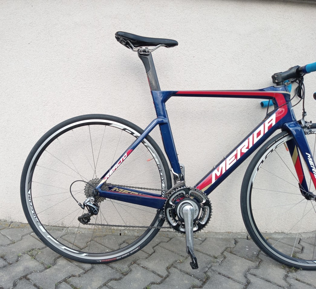 Predám aerokarbonový cestný bicykel MERIDA REACTO - 7