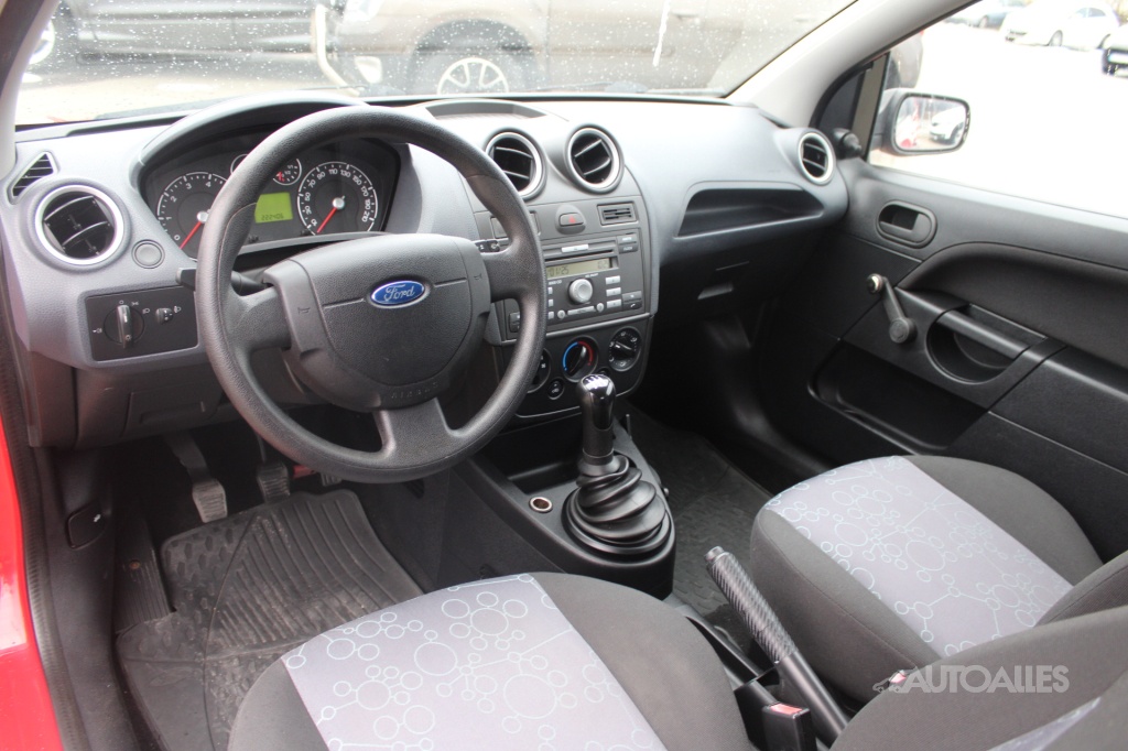 Ford Fiesta 1,3 i 51 kW - 7