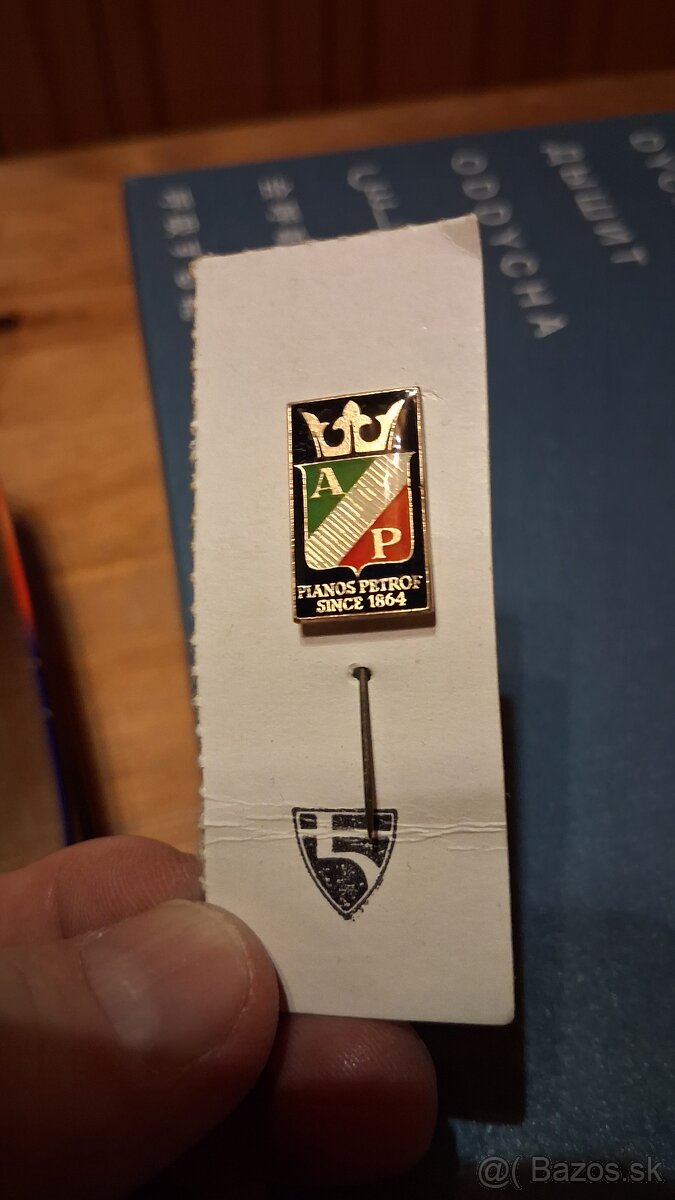 Staré kovové odznaky - 7