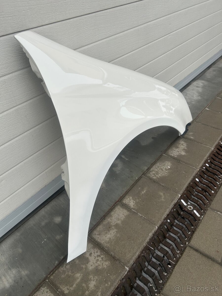 Predny blatnik VW Golf 5 variant biela LR9A - 7