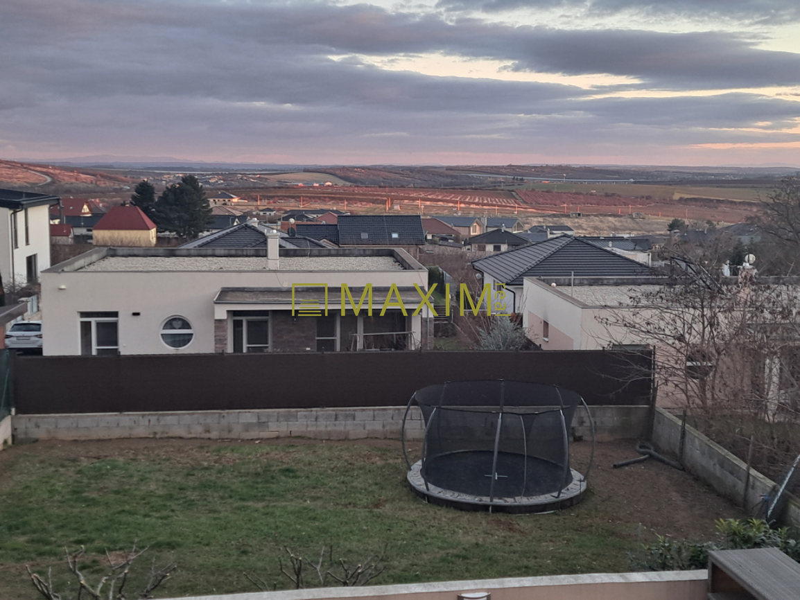 Rodinný dom v Štitároch s krásnym výhľadom - 7